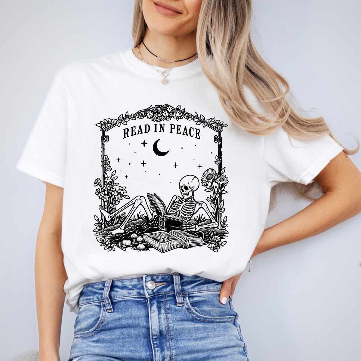 „Read in Peace“-Skelett-Lese-T-Shirt