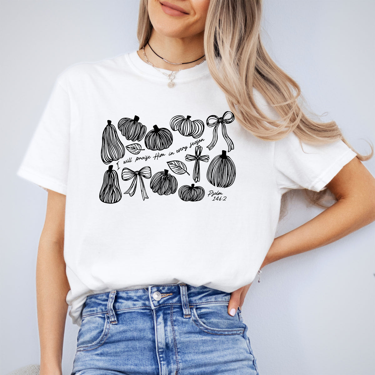Christliches Grafikshirt mit Kürbis- und Schleifenmotiv – „I Will Praise Him In Every Season“