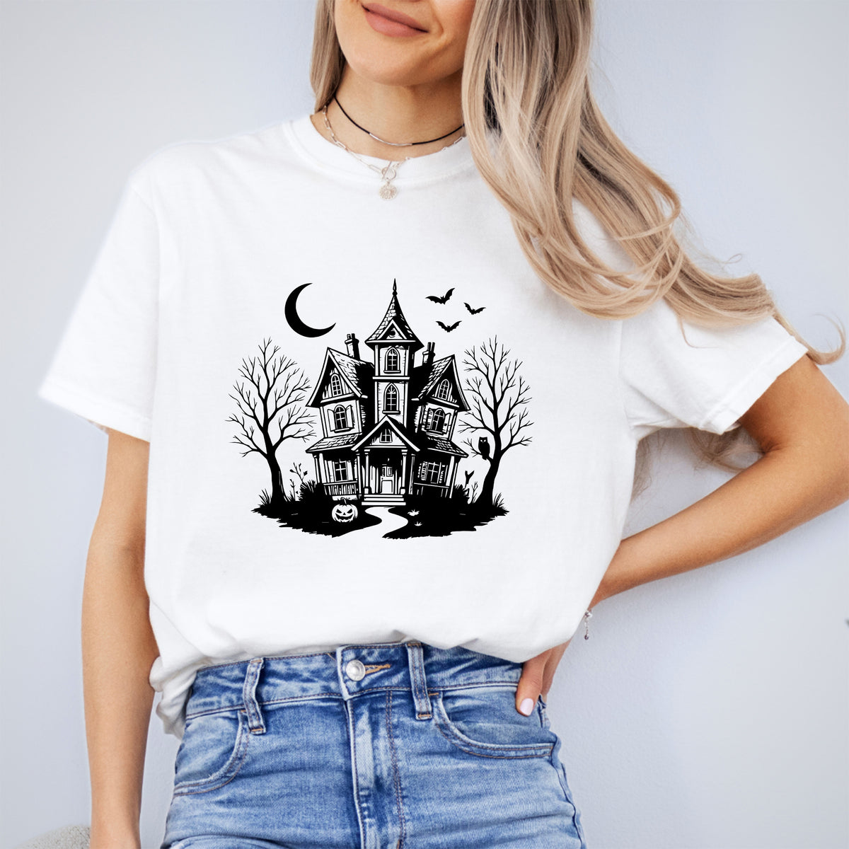 Vintage Spooky Haunted House Graphic T-Shirt – Retro Halloween Casual Shirt