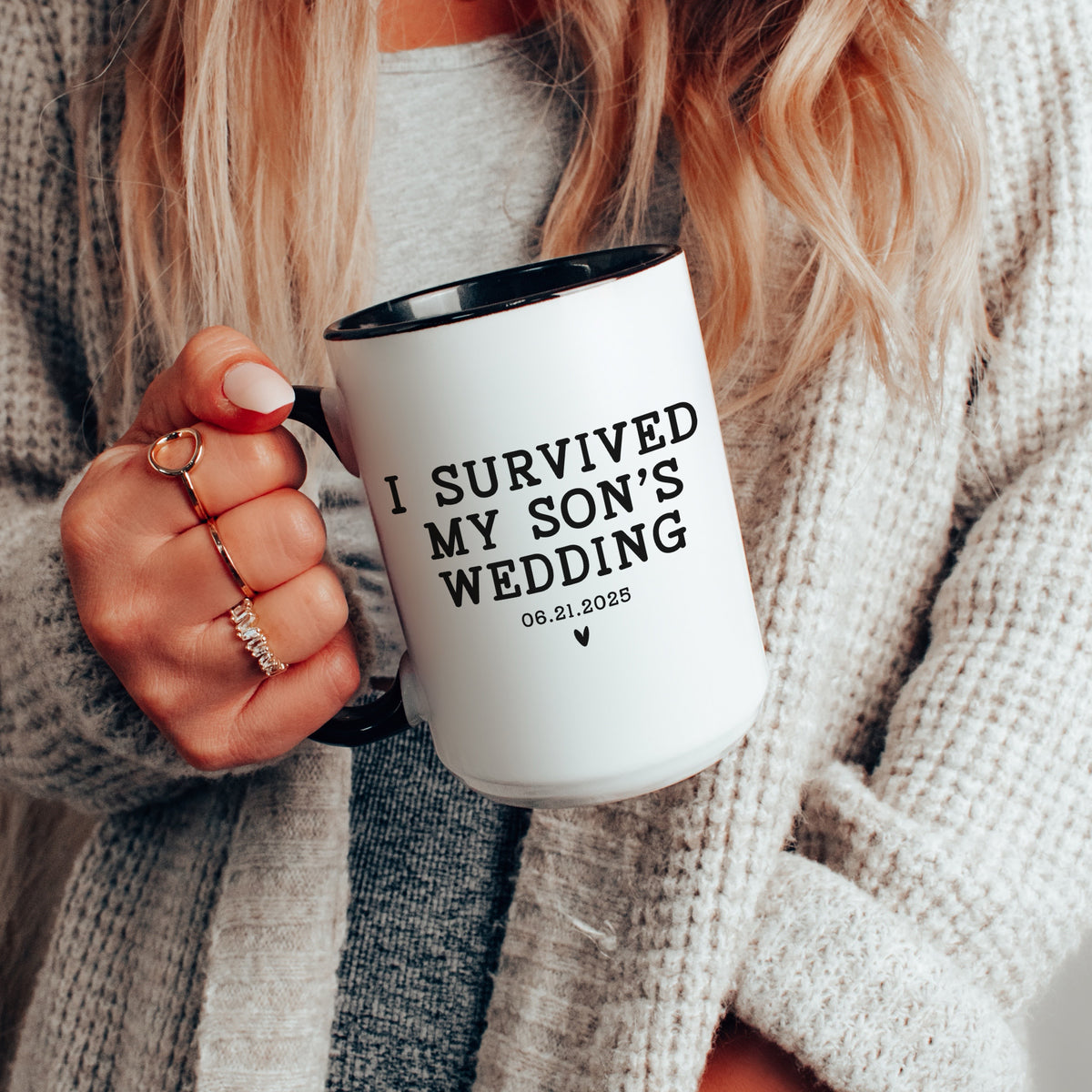 Taza personalizada «Sobreviví a la boda de mi hijo»