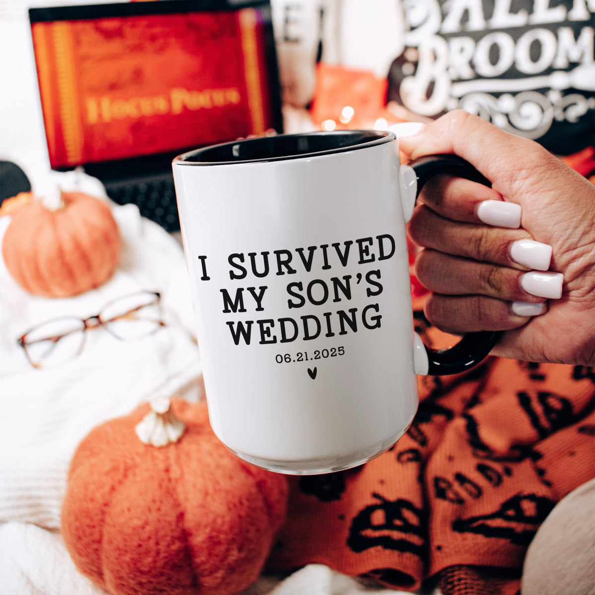 Taza personalizada «Sobreviví a la boda de mi hijo»