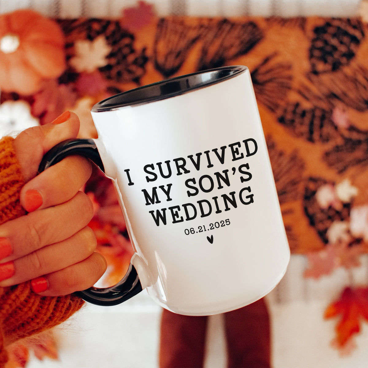 Taza personalizada «Sobreviví a la boda de mi hijo»