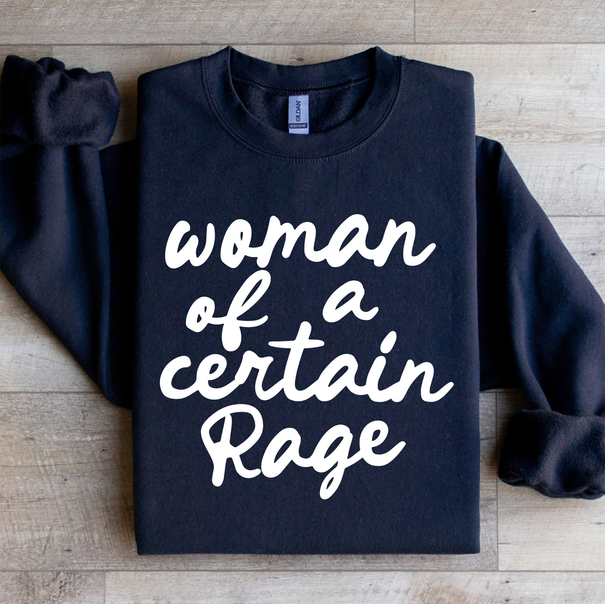 Fleece-Sweatshirt „Woman of a Certain Rage“ - relatable Sarkasmus