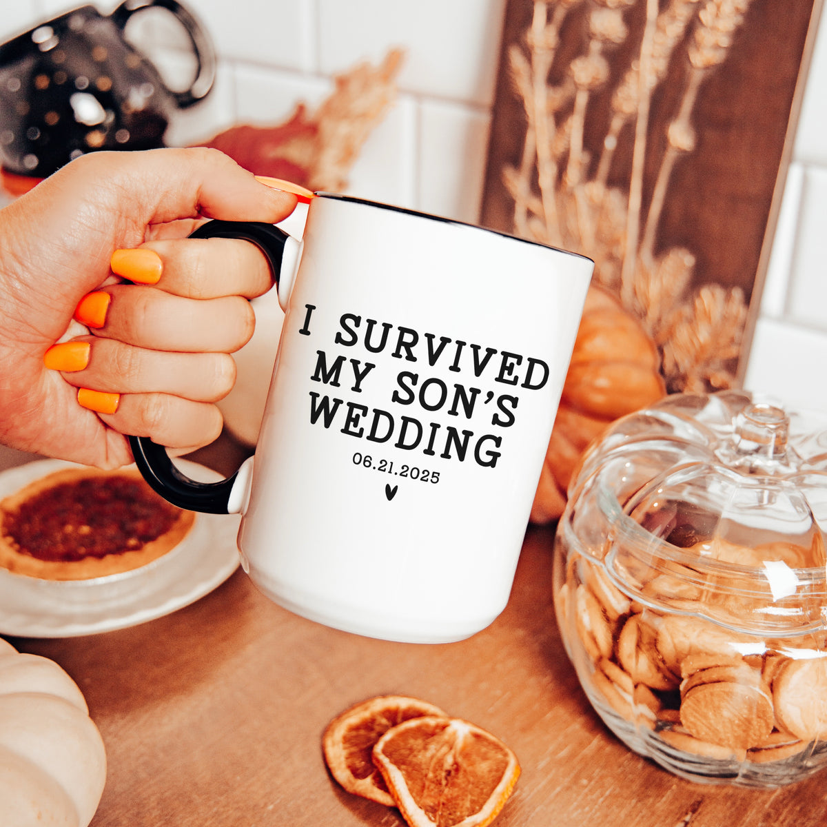 Taza personalizada «Sobreviví a la boda de mi hijo»