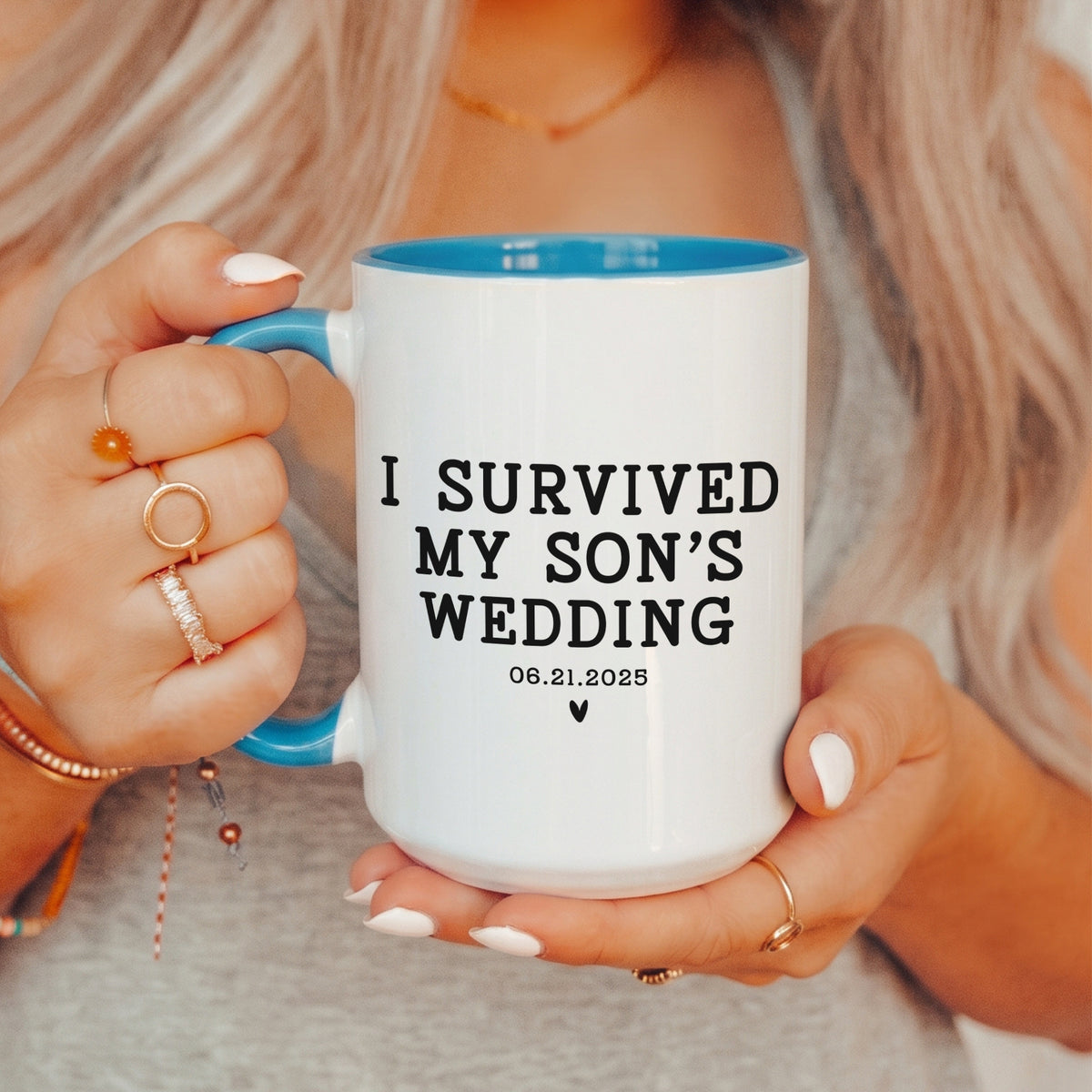 Taza personalizada «Sobreviví a la boda de mi hijo»