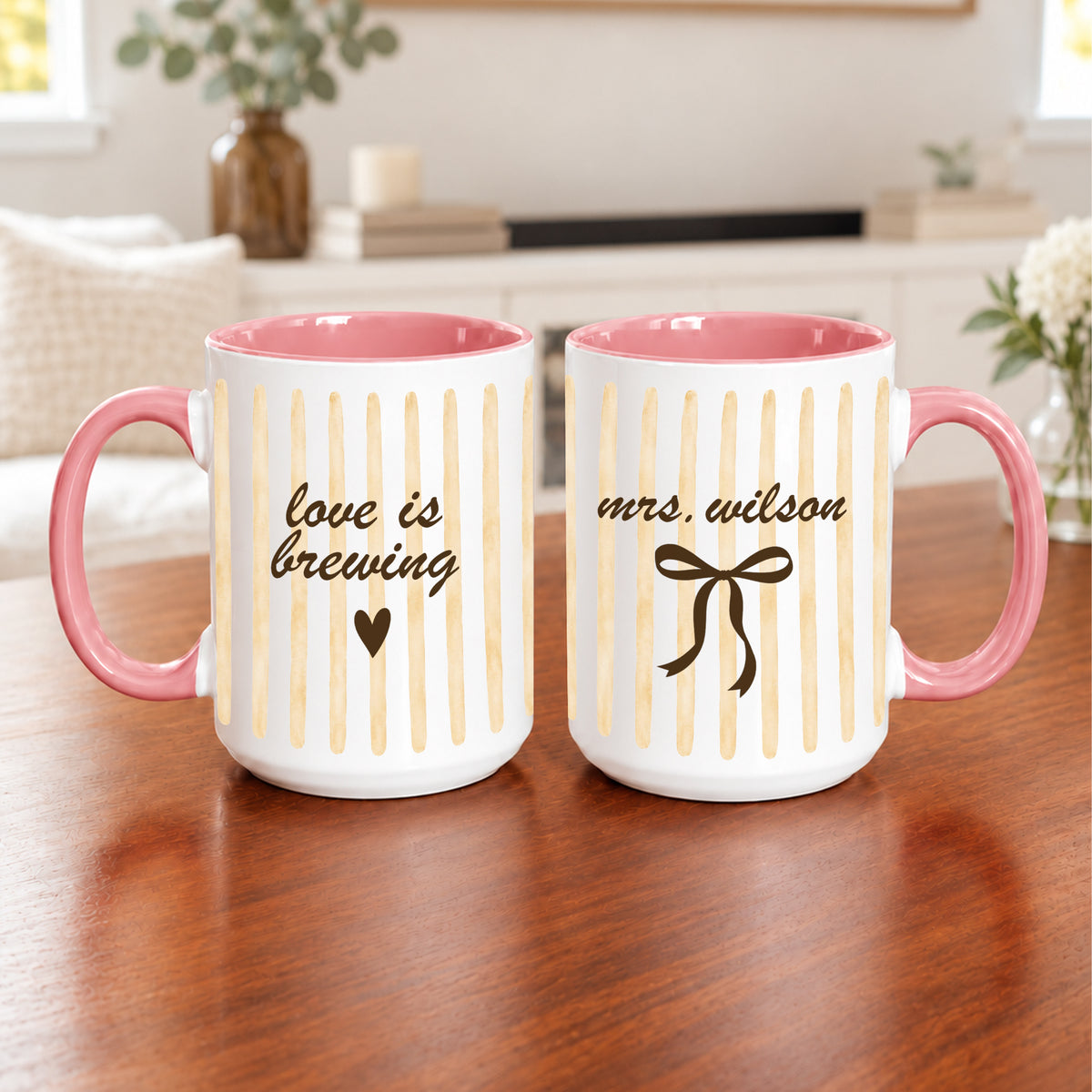 Personalisierte Tasse „Liebe liegt in der Luft“