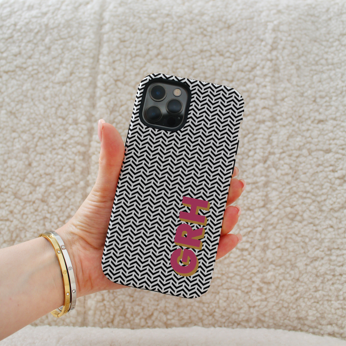 Funda de teléfono personalizada con inicial en sombra
