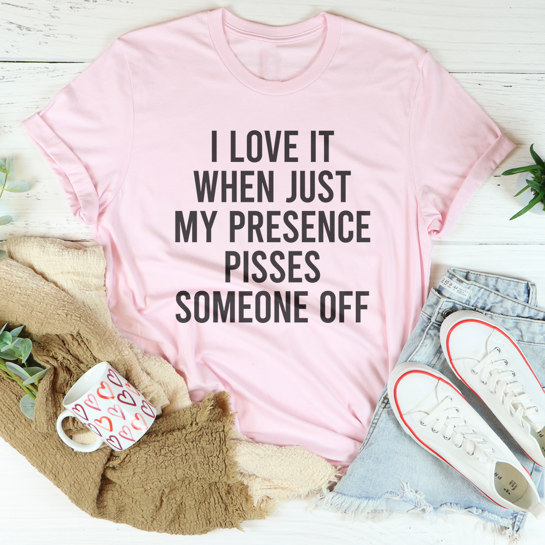 Camiseta Me Encanta Cuando Mi Presencia Cabrea A Alguien