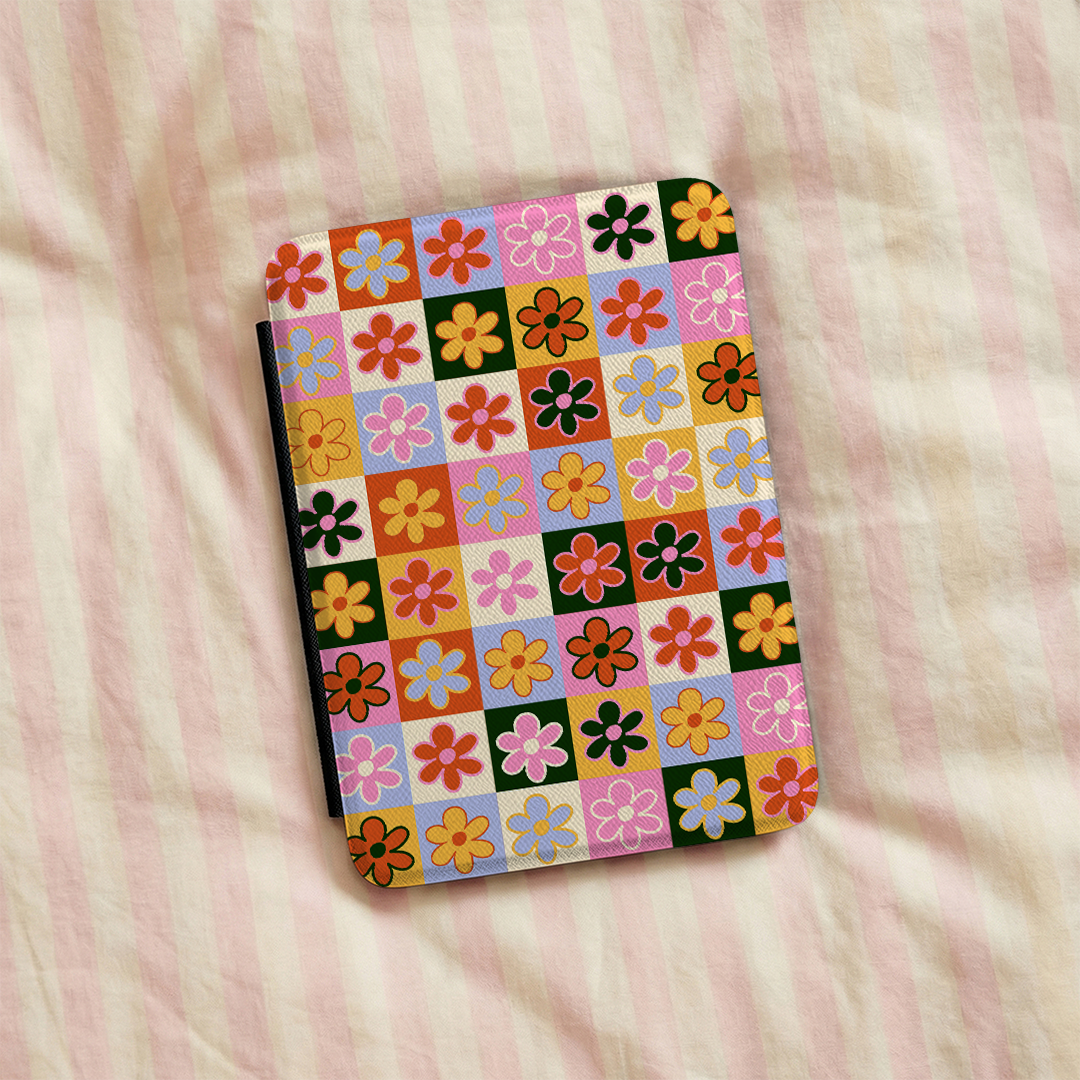 Kindle-Hülle mit Retro-Schachbrettblumen