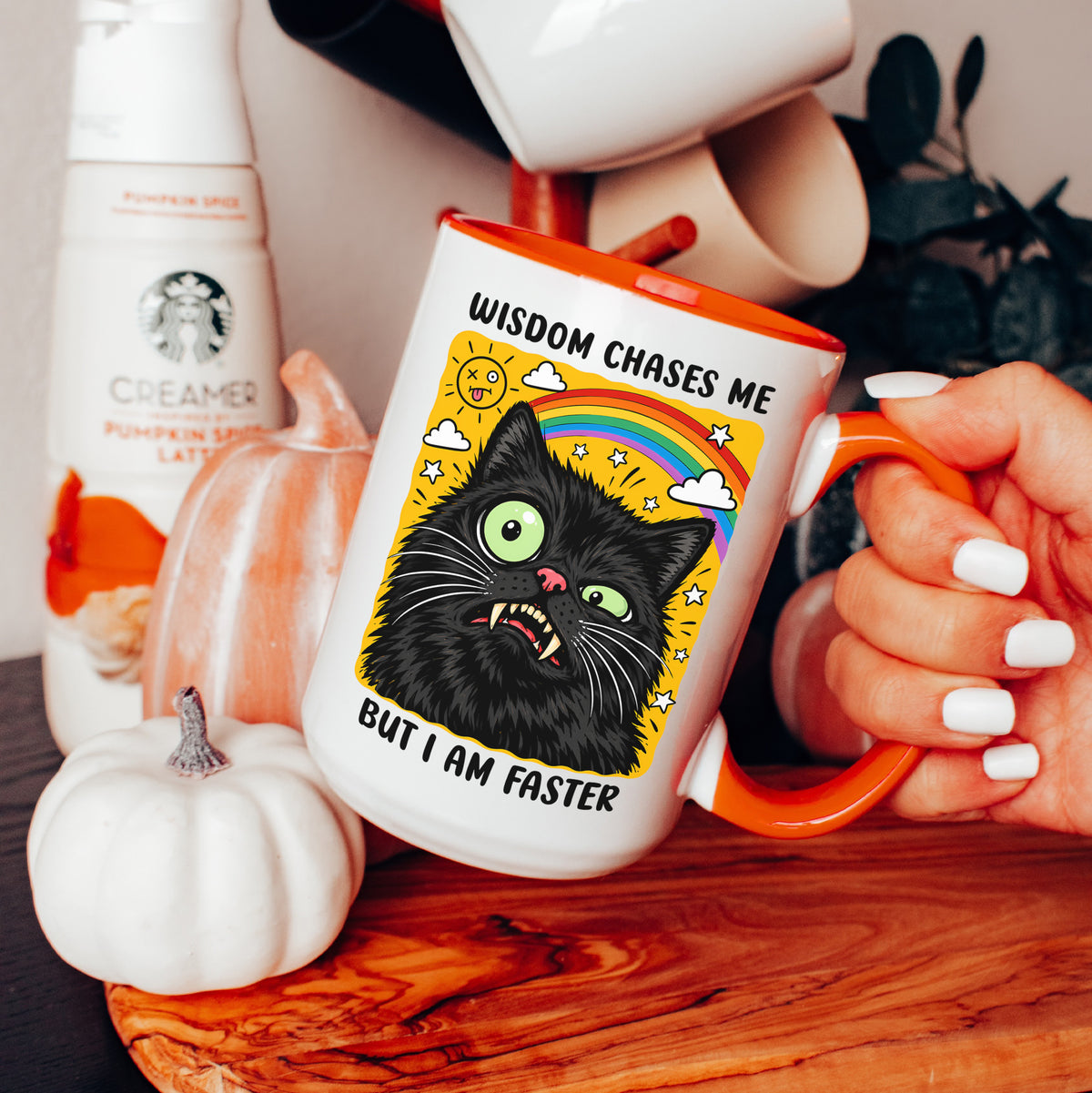 Tasse „Die Weisheit jagt mich, aber ich bin schneller“