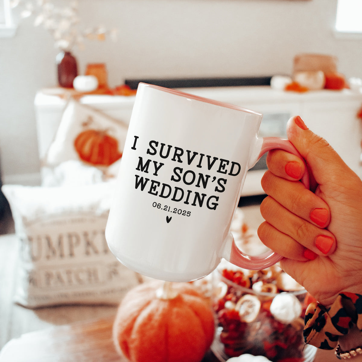 Taza personalizada «Sobreviví a la boda de mi hijo»