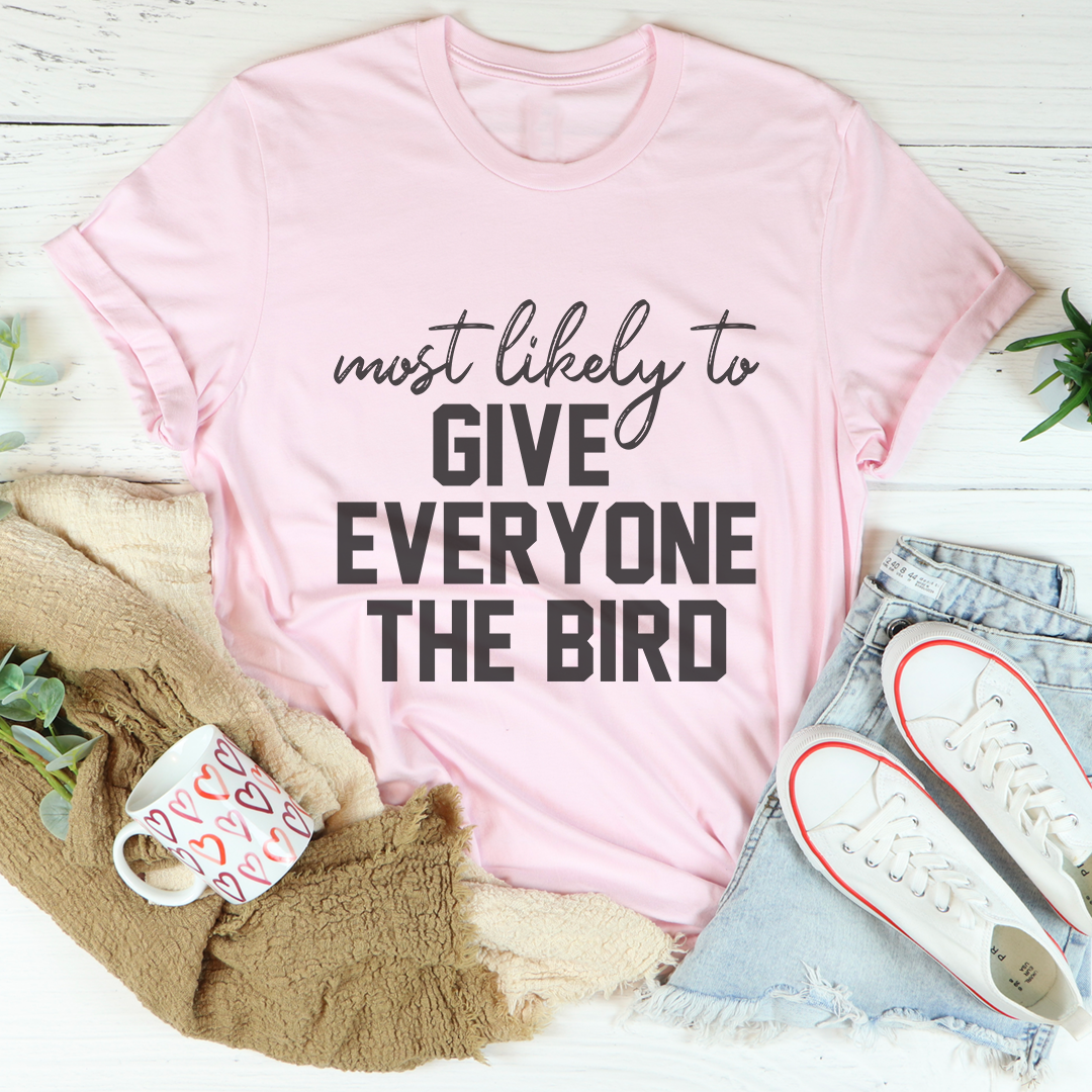 T-shirt graphique effronté des fêtes – \"LA PLUS SUSCEPTIBLE DE FAIRE UN DOIGT D’HONNEUR À TOUT LE MONDE\"