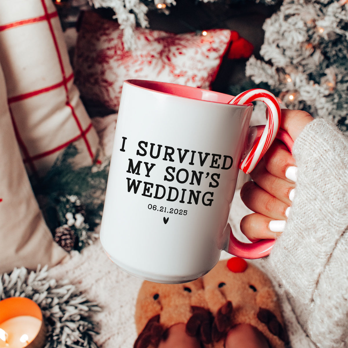 Taza personalizada «Sobreviví a la boda de mi hijo»