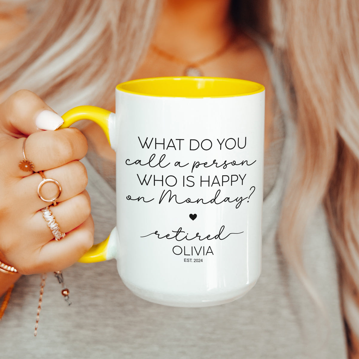 Personalisierte Tasse: Wie nennt man jemanden, der montags glücklich ist?