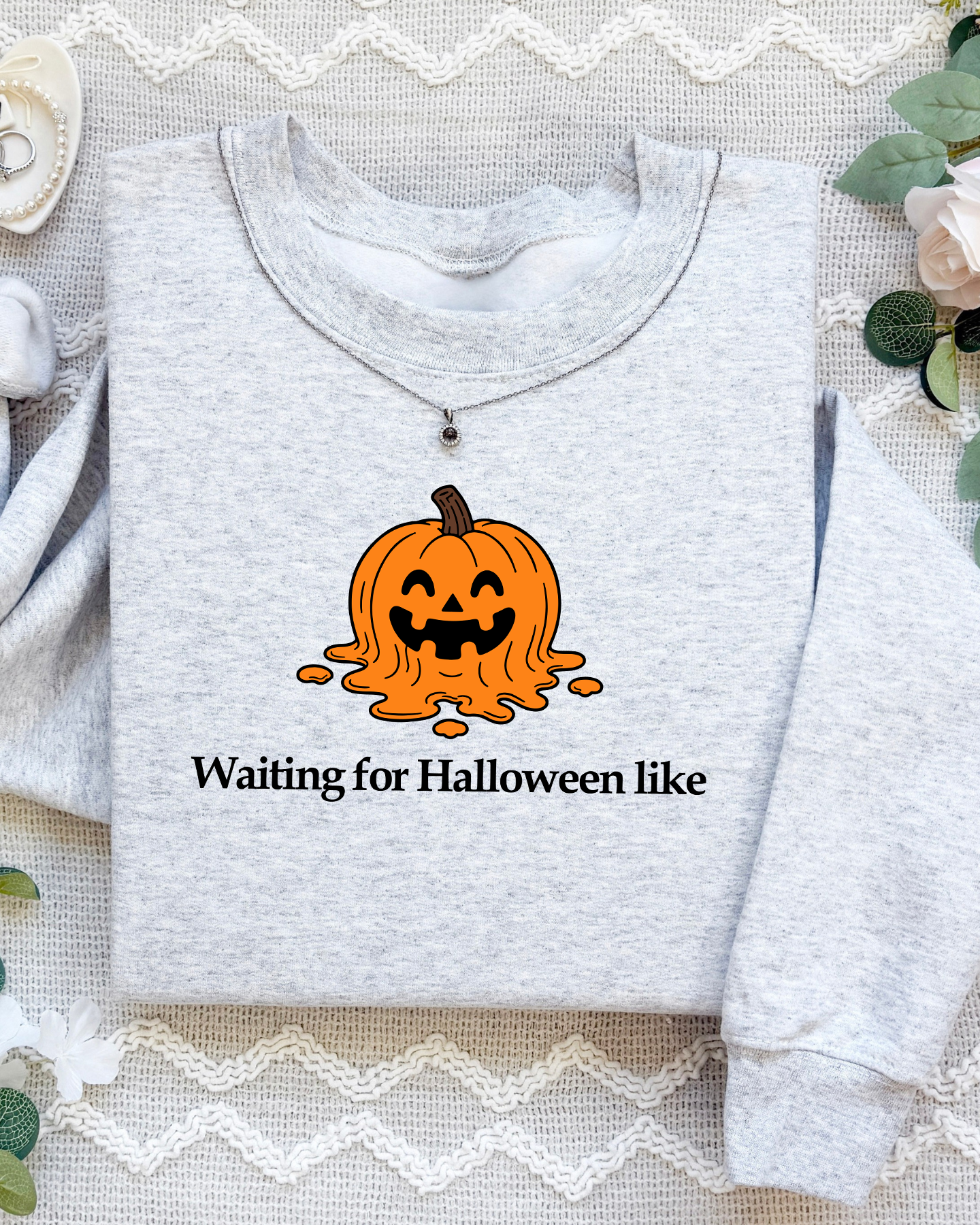 Sudadera bordada «Esperando Halloween»