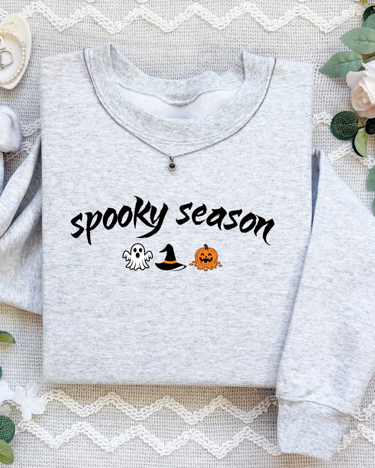 Sweat-shirt brodé « Saison des frissons »