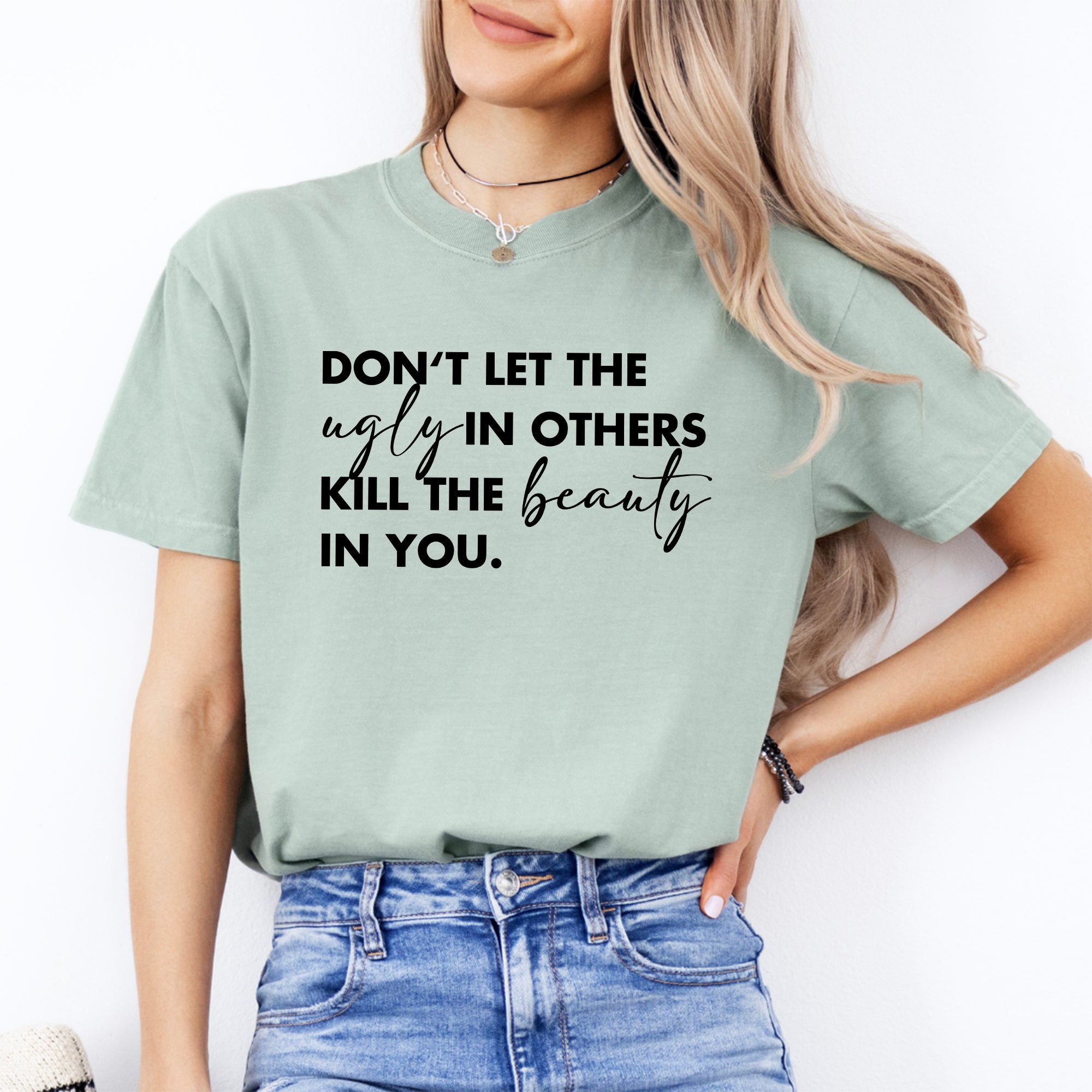 Camiseta «No dejes que la fealdad de los demás te mate»