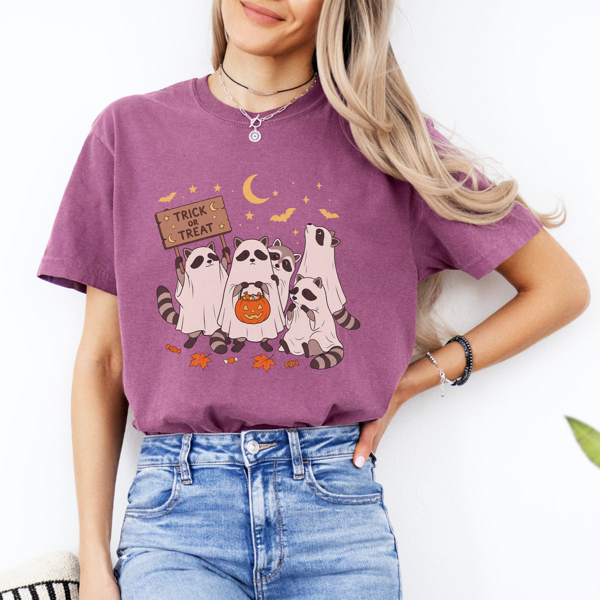 „Cute Raccoon Trick Or Treat“ – Verspieltes Halloween-T-Shirt mit Tiermotiv