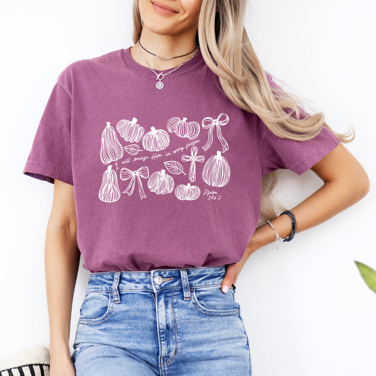 Christliches Grafikshirt mit Kürbis- und Schleifenmotiv – „I Will Praise Him In Every Season“