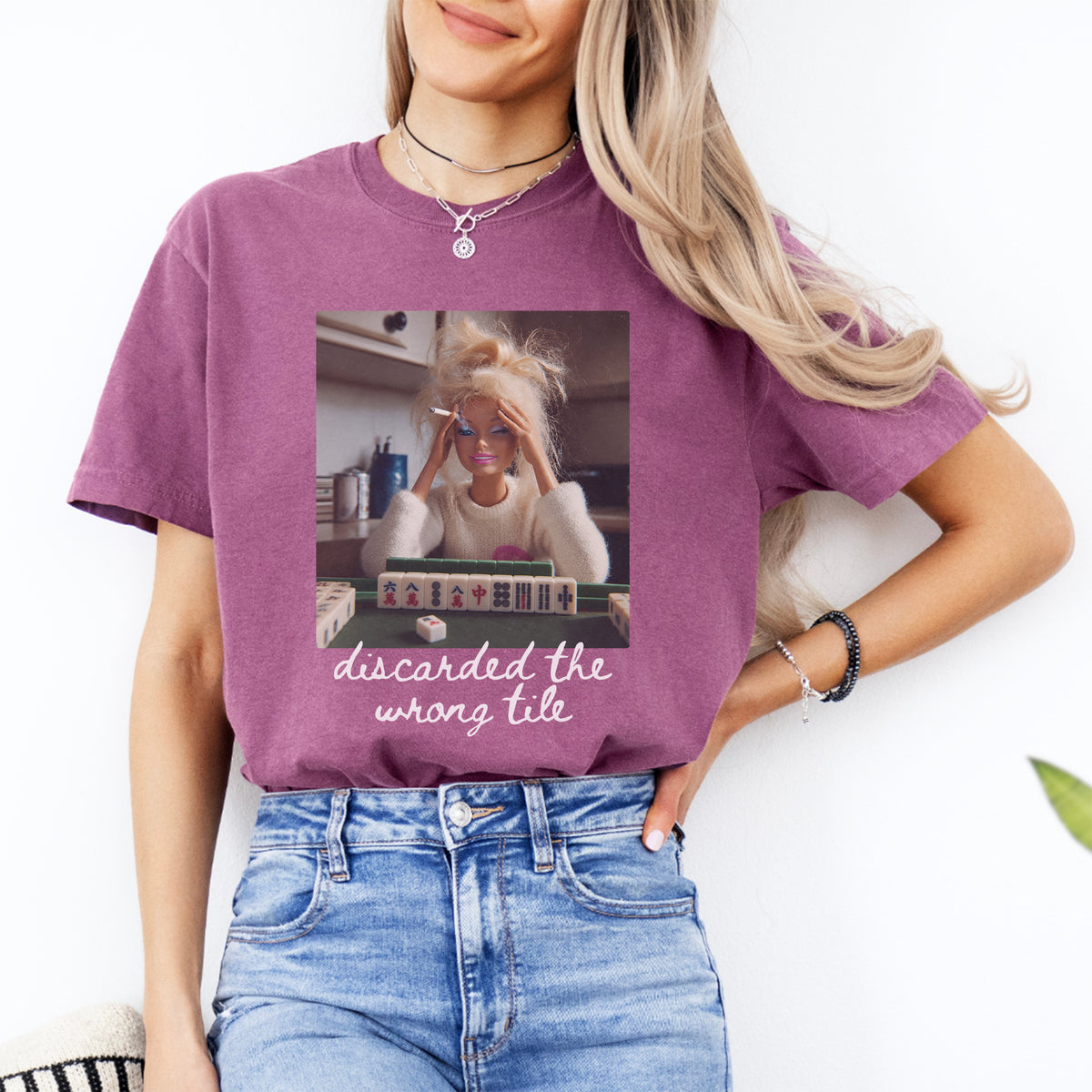 Grafik-T-Shirt für Mahjong-Spieler mit sarkastischem Spruch – „Verwarf den falschen Spielstein“