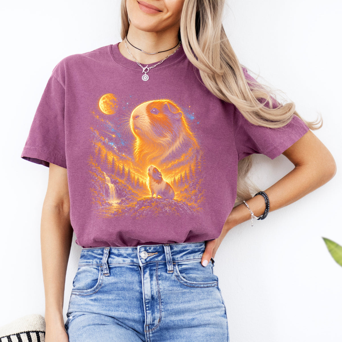 Camiseta de cobaya aullándole a la luna