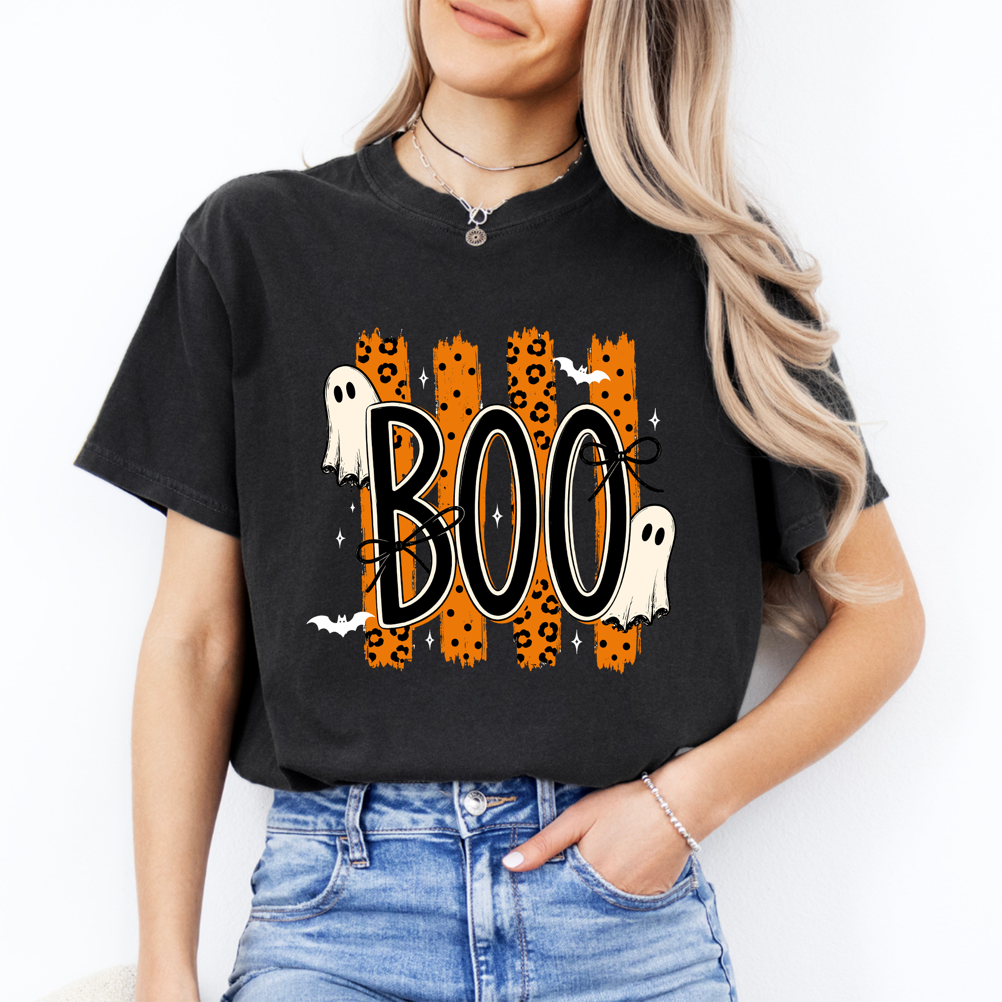 Camiseta de Halloween a rayas «BOO» y espeluznante