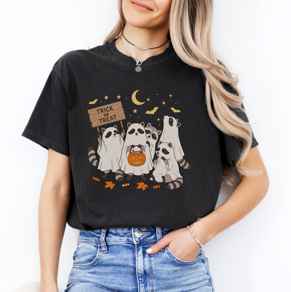 „Cute Raccoon Trick Or Treat“ – Verspieltes Halloween-T-Shirt mit Tiermotiv