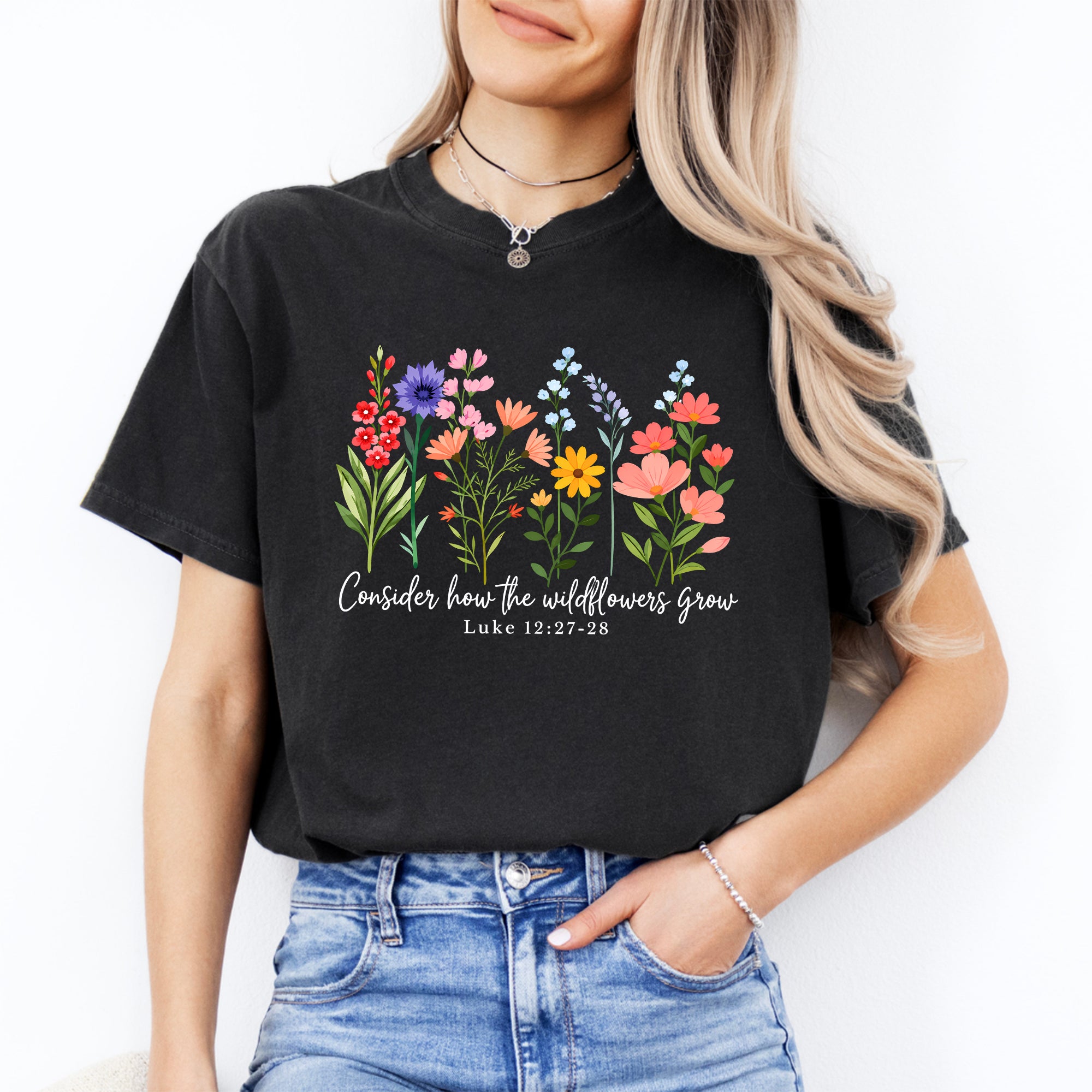 Camiseta con versículo bíblico «Consideren cómo crecen las flores silvestres»
