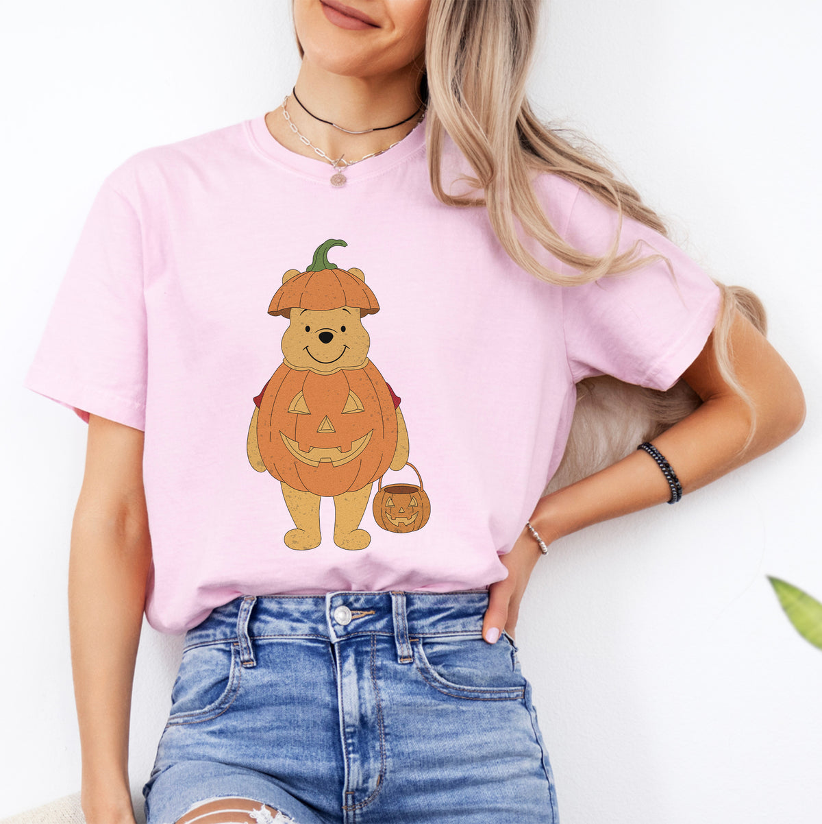 Nostalgisches T-Shirt mit Herbst- und Spooky-Season-Print – \"Winnie Puuh mit Kürbis\"