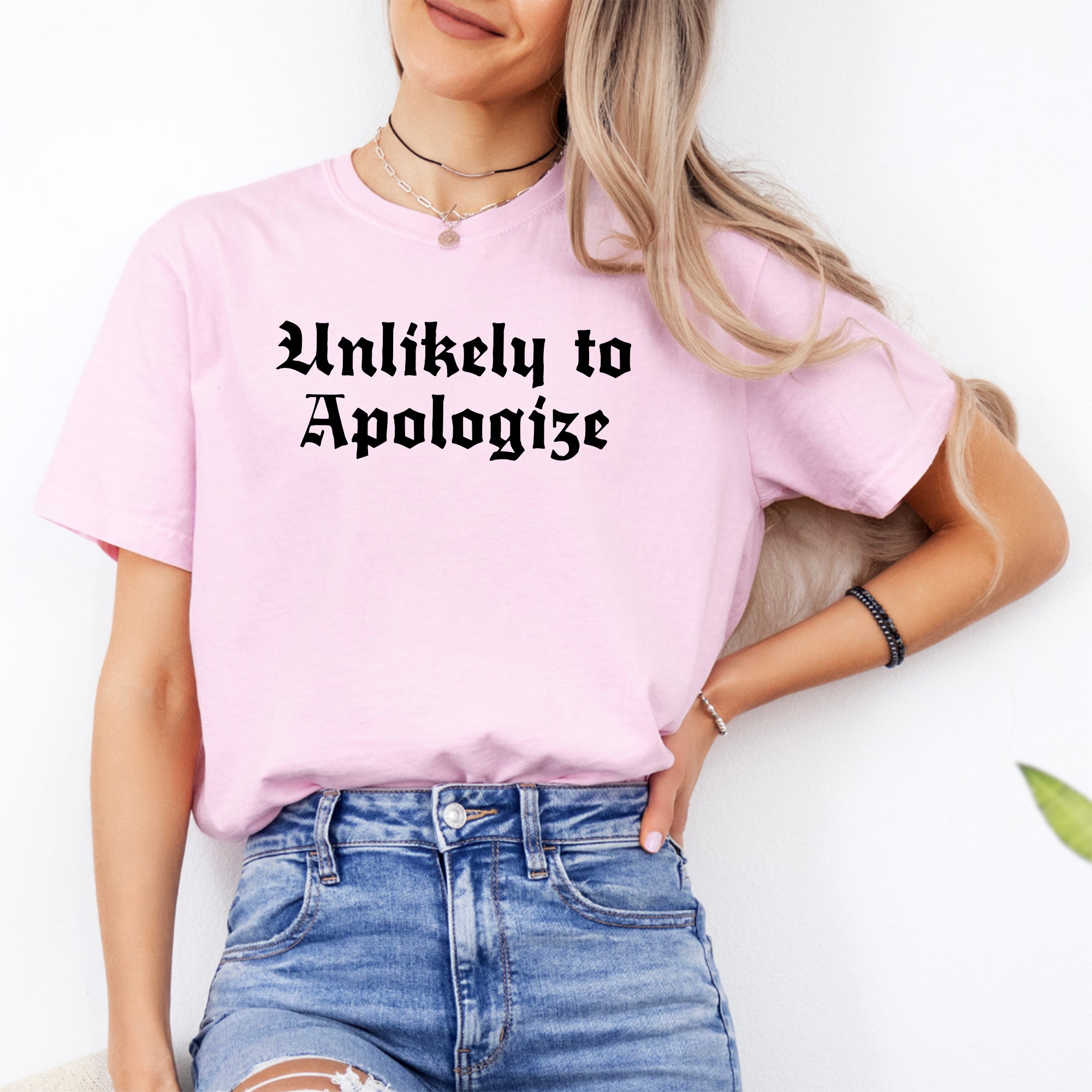 Camiseta gótica «Unlikely To Apologize»