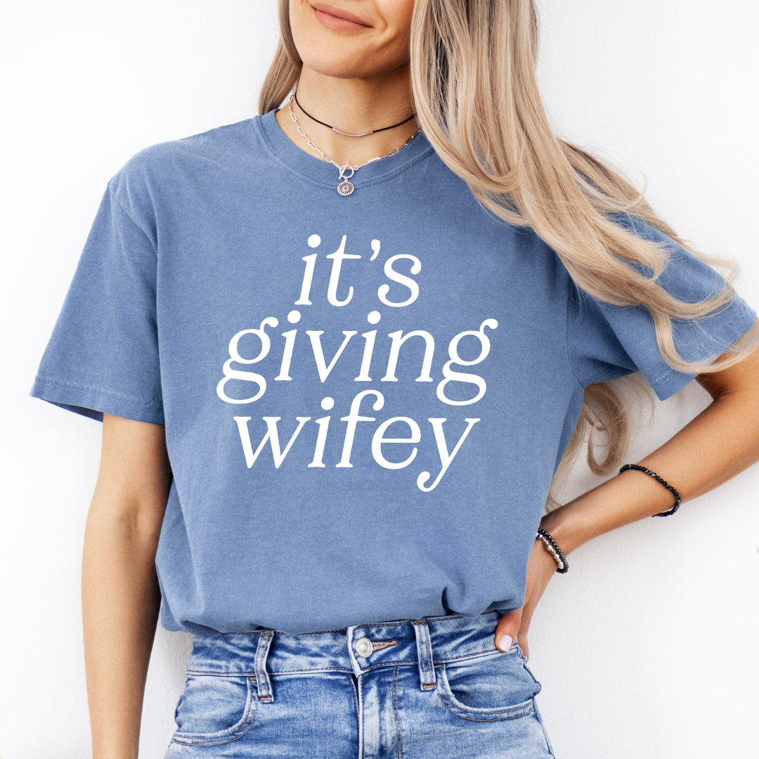 It's Giving Wifey Tee