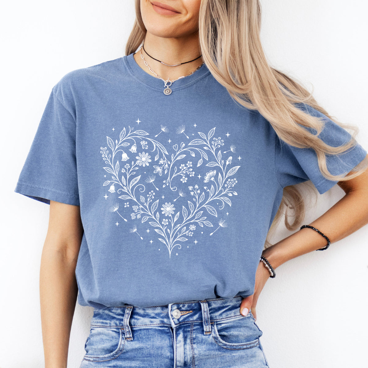 Botanical Wildflower Heart Graphic Tee – Cottagecore Nature Shirt