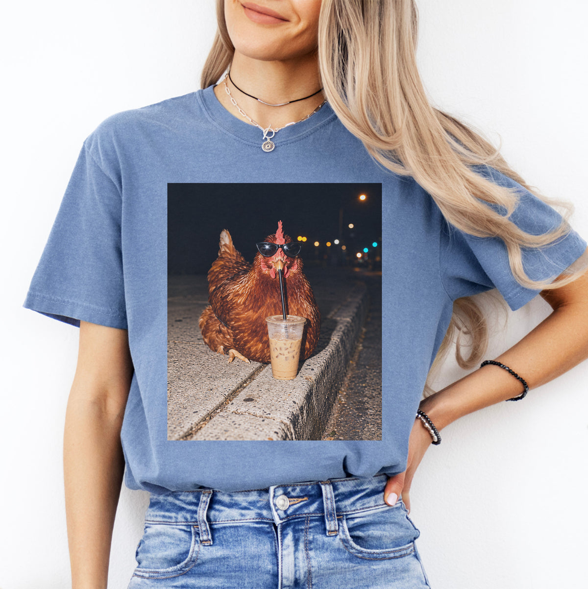 T-shirt « Poulet buvant un café glacé »