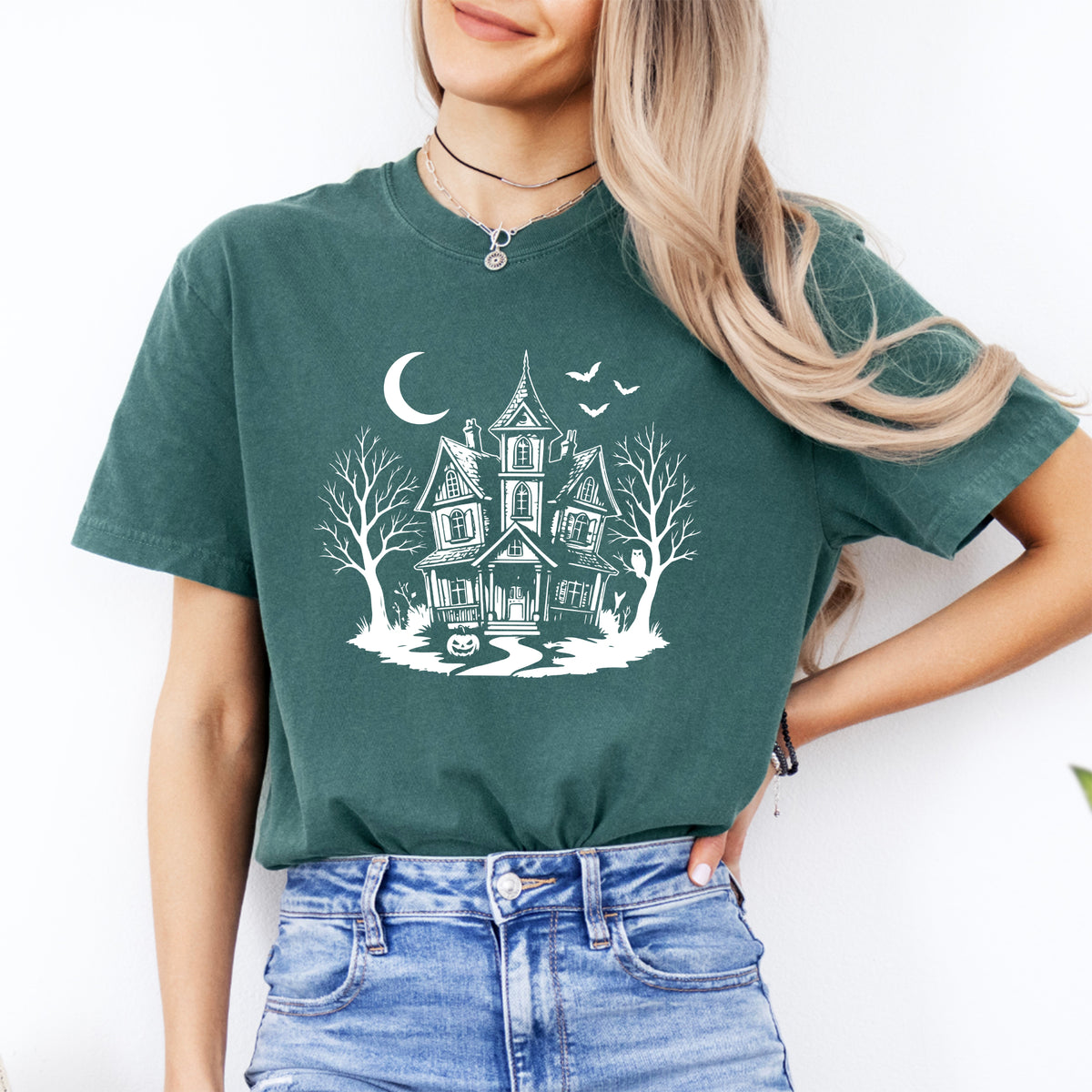 Vintage Spooky Haunted House Graphic T-Shirt – Retro Halloween Casual Shirt