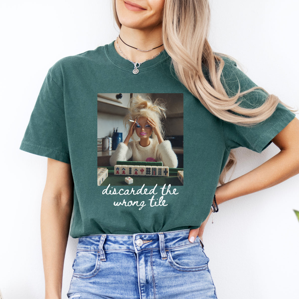 Grafik-T-Shirt für Mahjong-Spieler mit sarkastischem Spruch – „Verwarf den falschen Spielstein“