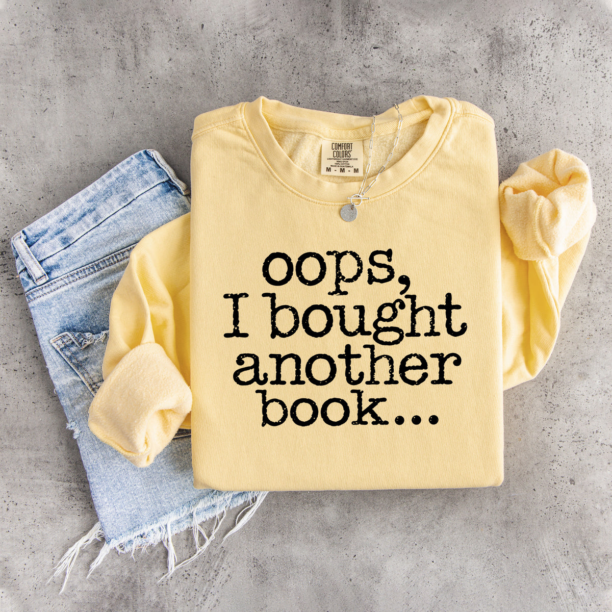 Sweatshirt „Noch ein Buch gekauft“