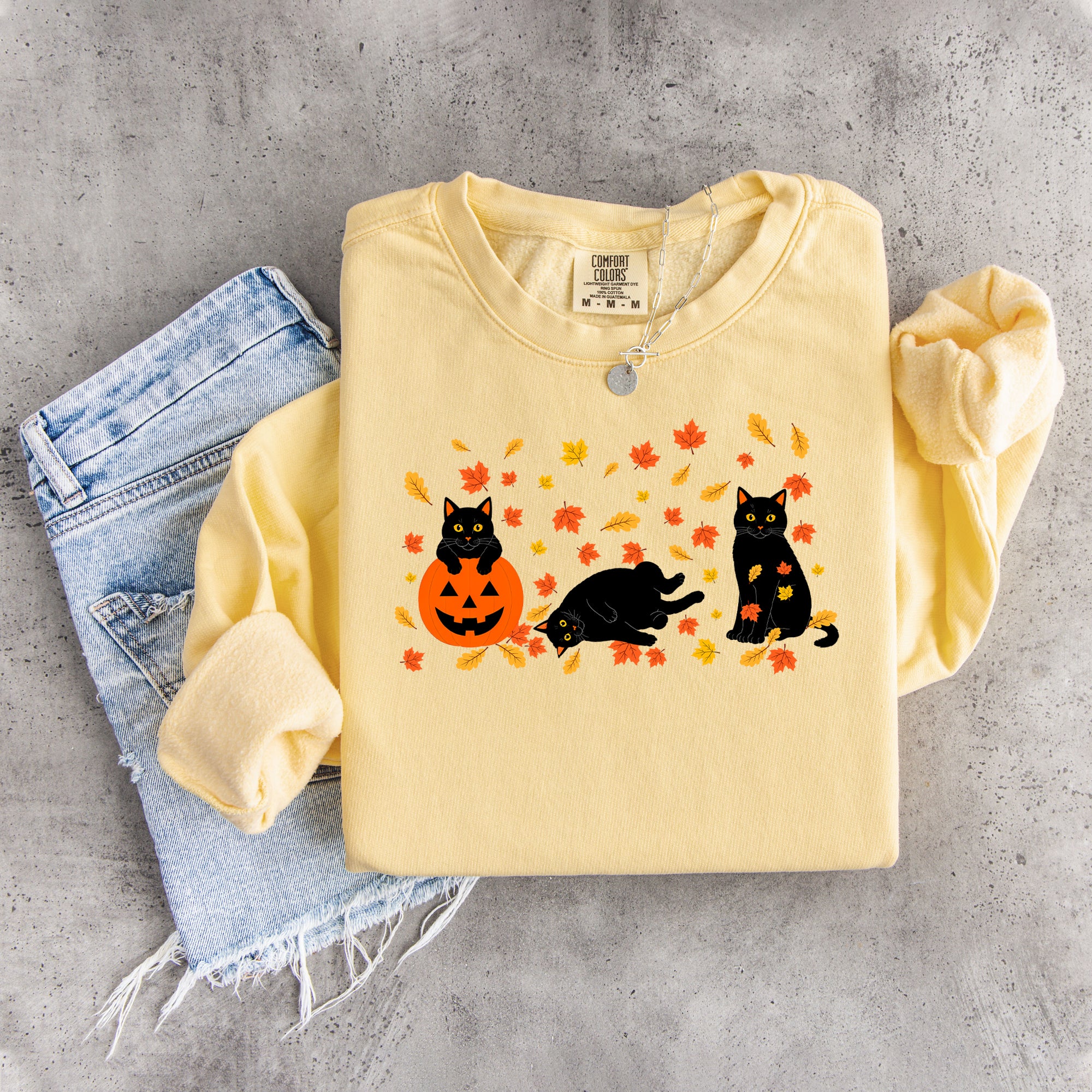 Schwarzes Herbst-Sweatshirt mit schwarzer Katze