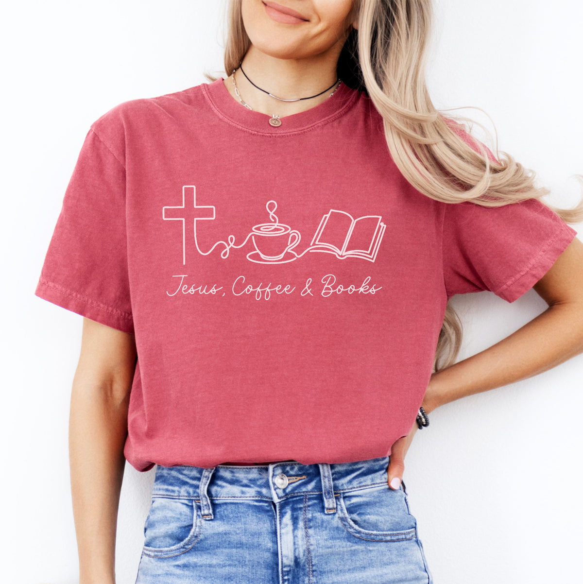 Camiseta de Jesús, café y libros