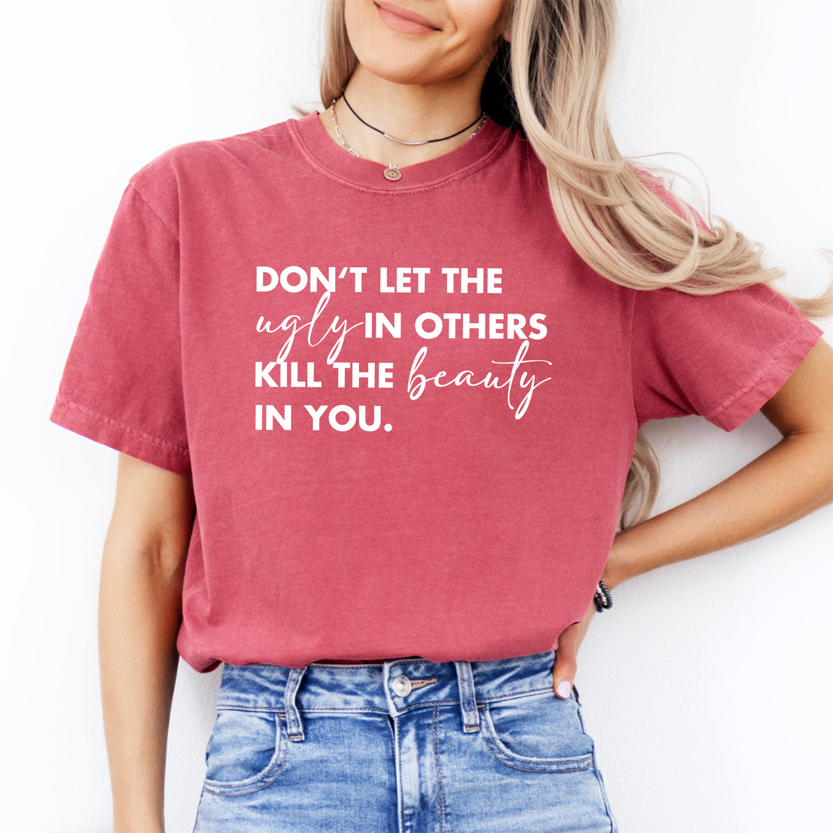 Inspirierendes Grafik-T-Shirt zum Thema Mindset – „Lass nicht zu, dass das Hässliche in anderen die Schönheit in dir zerstört“