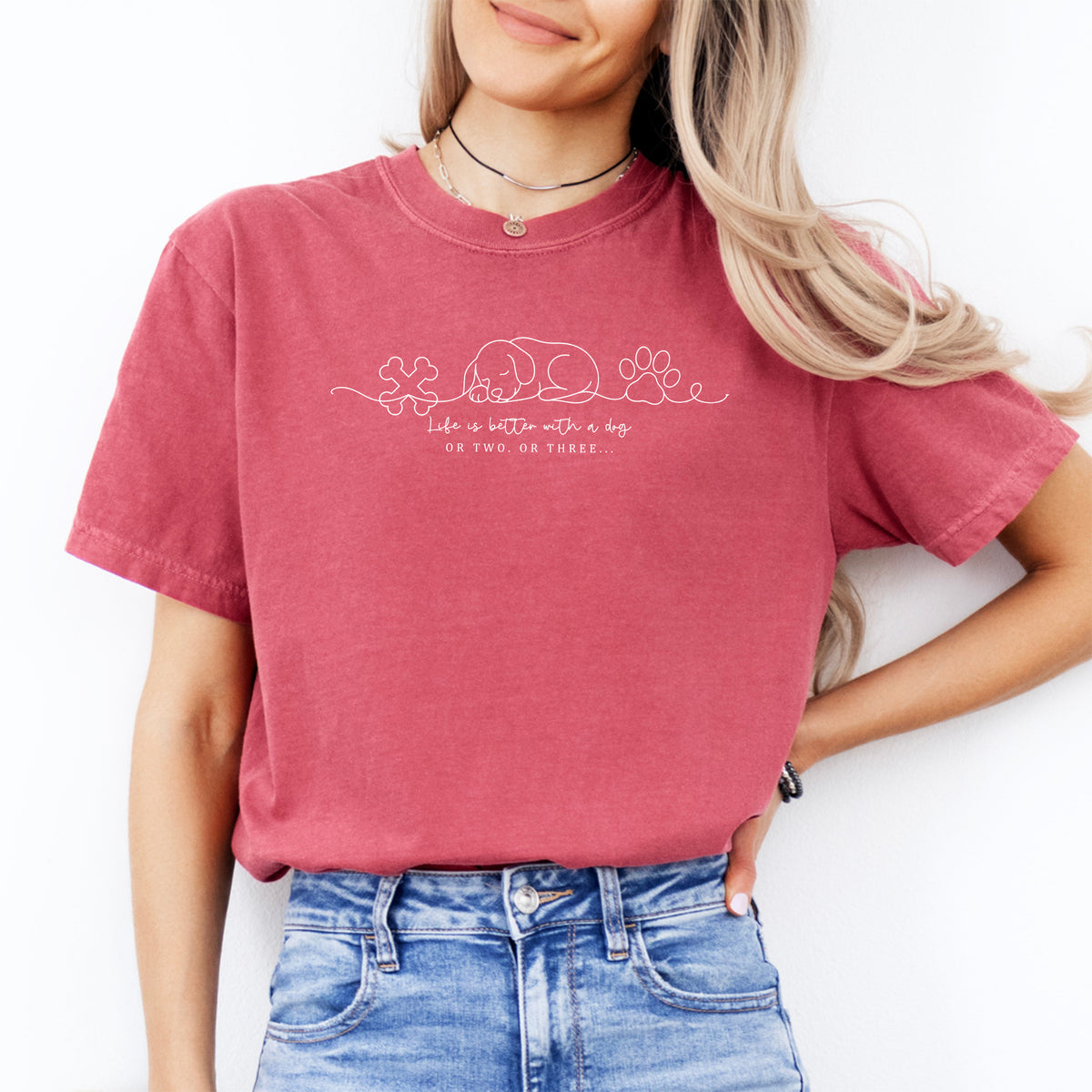 "Das Leben ist besser mit einem Hund" T-Shirt mit Line-Art-Grafik – Shirt für Hundemamas