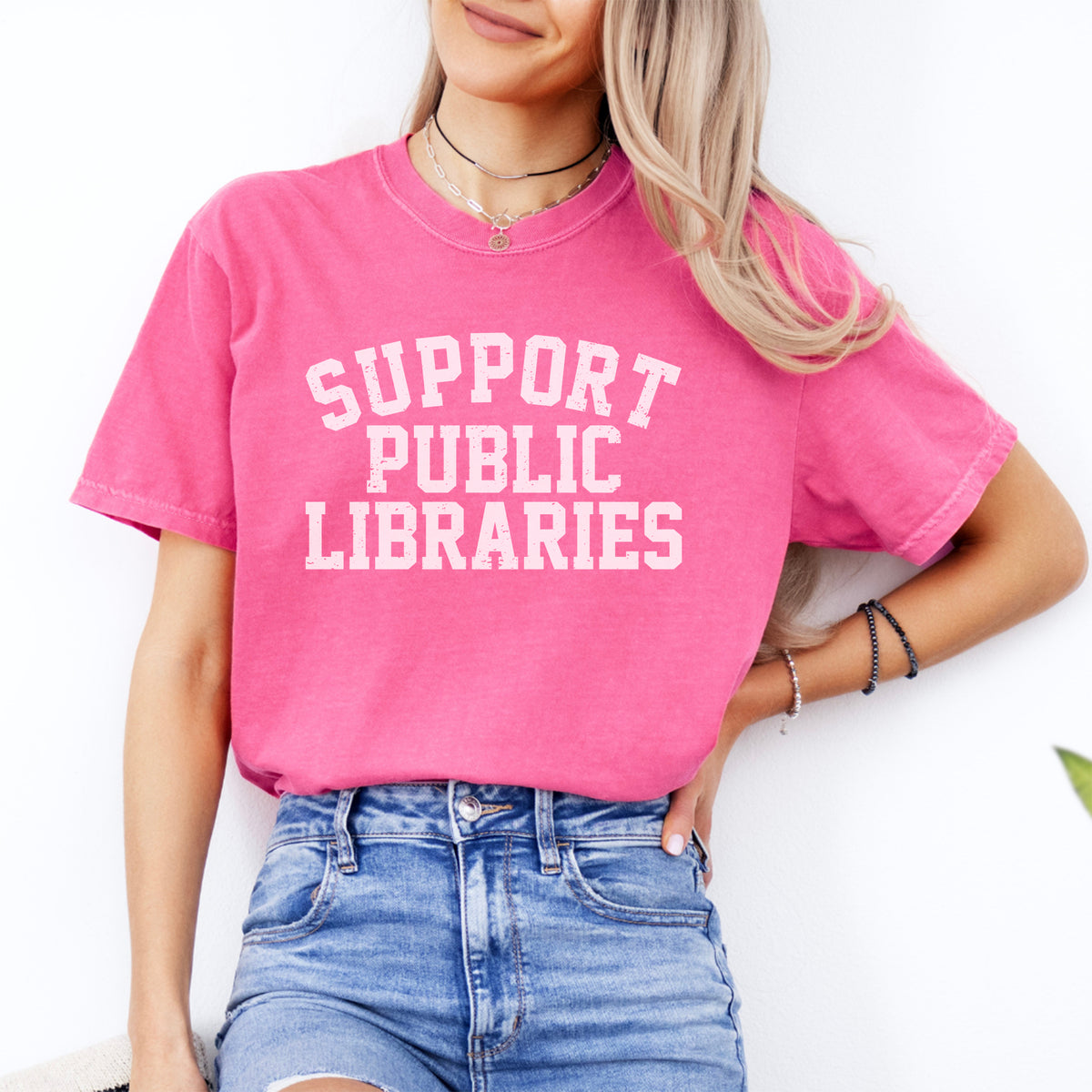 Print-T-Shirt für Bibliothekarinnen und Buchliebhaber – \"Unterstützt öffentliche Bibliotheken\"