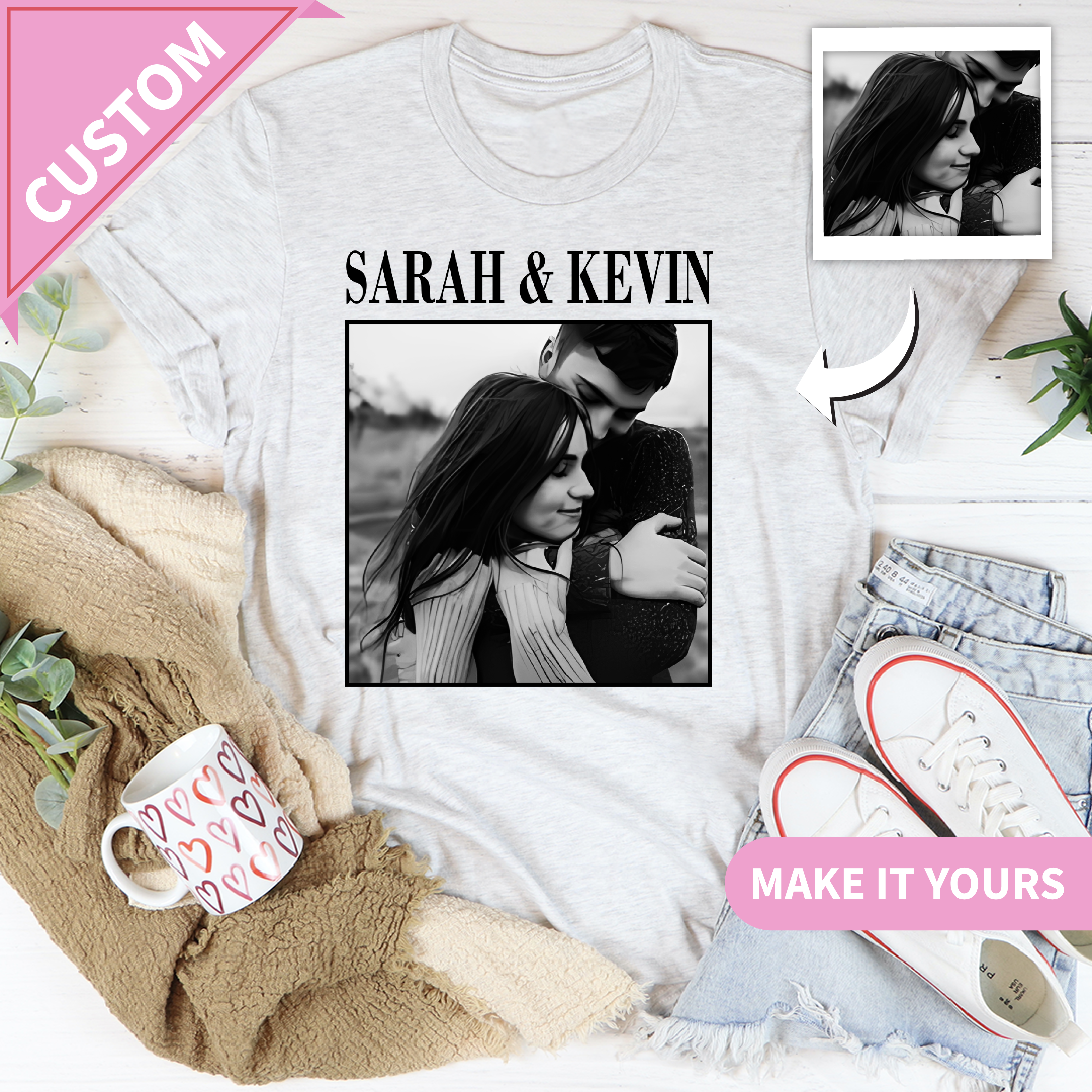 Camiseta personalizada con retrato en blanco y negro de pareja con nombres