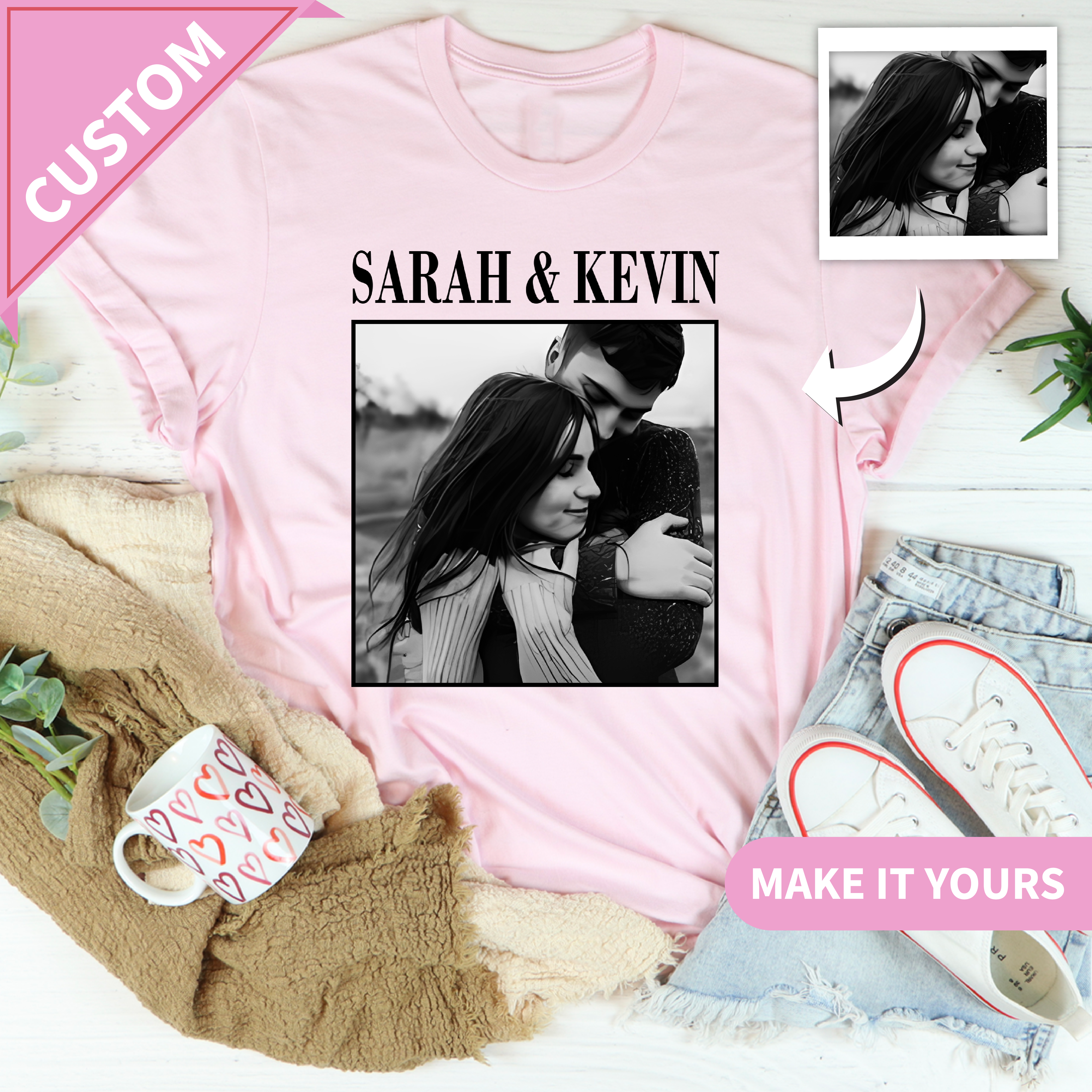 Camiseta personalizada con retrato en blanco y negro de pareja con nombres