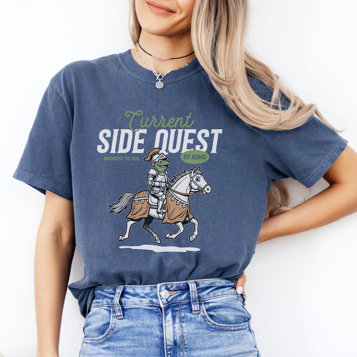 "Current Side Quest Brought To You By ADHD" – Lustiges Ritter-Grafik-T-Shirt