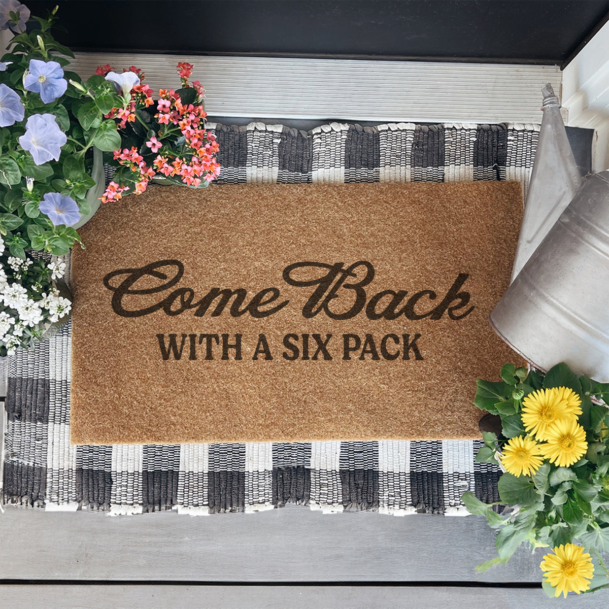 Tapete de bienvenida «Vuelve con un six-pack»