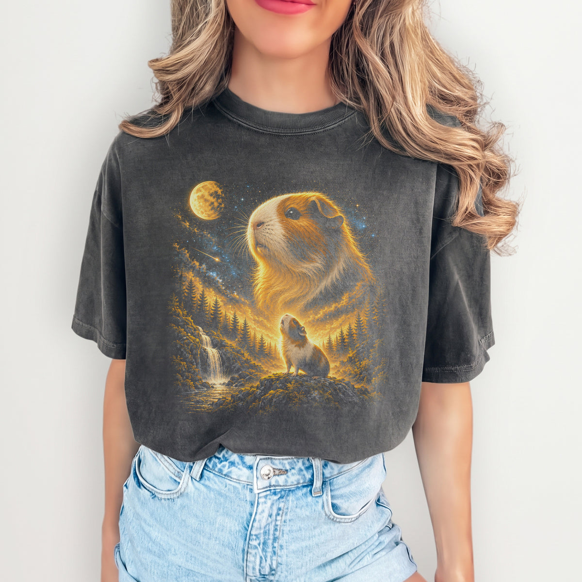 Camiseta de cobaya aullándole a la luna