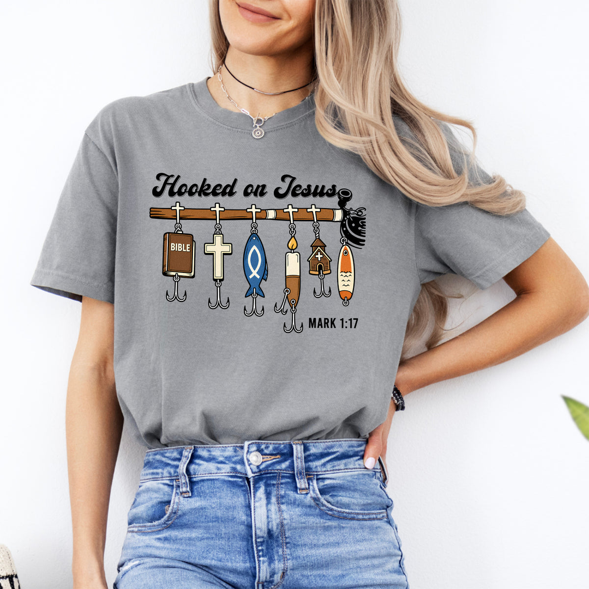 Christliches Angel-Grafikshirt „Hooked on Jesus“, Markus 1:17 – Glaubensshirt für Angler