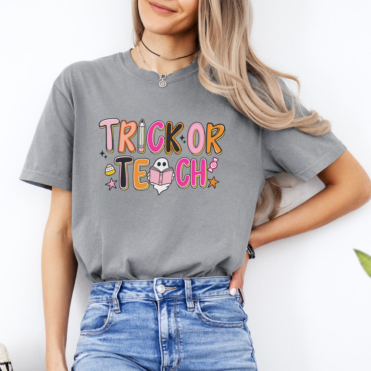 Halloween-Shirt für Pädagog:innen mit Spirit-Motiv – „Trick Or Teach“