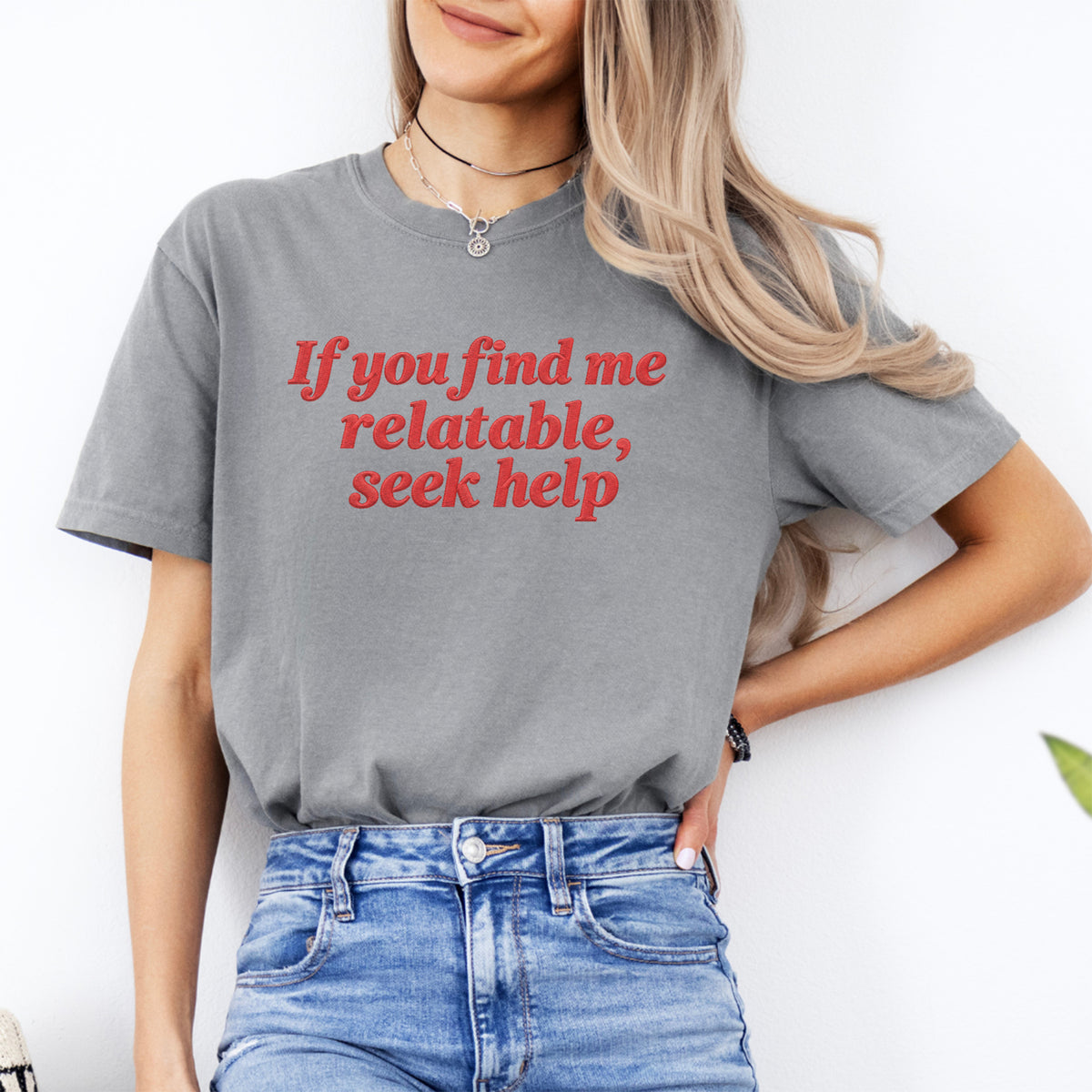 Besticktes T-Shirt „Wenn du mich nachvollziehbar findest, such dir Hilfe“