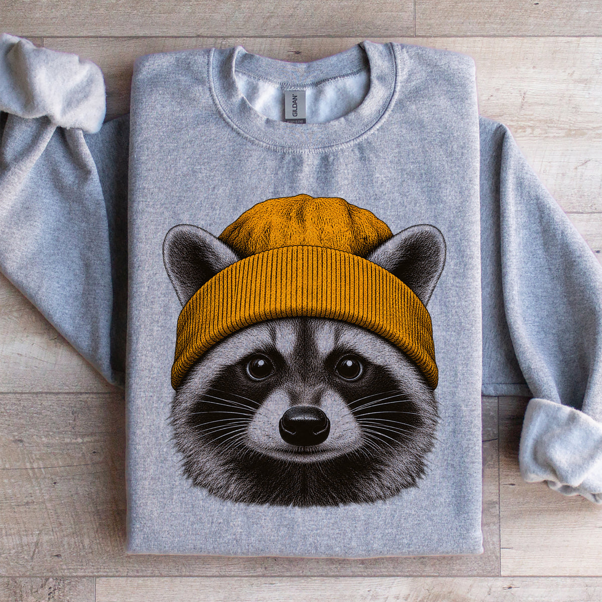 Sweat-shirt avec un raton laveur portant un bonnet
